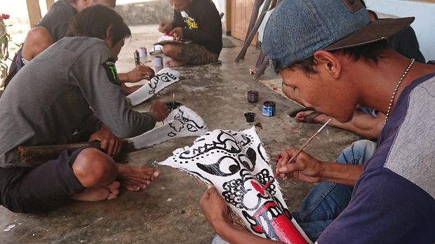 Seni Lukis Tetek Melek Simbol Penangkal Pagebluk Virus  