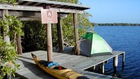 Florida Selatan (AS), punya Taman Nasional Everglades yang melindungi hutan rimba Amerika di sebelah timur Pegunungan Rocky. Di sana ada padang rumput, rawa-rawa bakau dan perairan yang dihuni oleh buaya, kumbang Florida dan ratusan spesies lainnya. Wilderness Waterway adalah kawasan mendayung terbesar di dunia, sepanjang 160 kilometer (Foto: CNN)