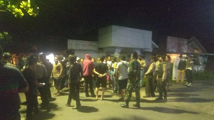 Warga Banjarmasin Utara blokir jalan tolak gedung BKD jadi tempat karantina pasien terkait Corona