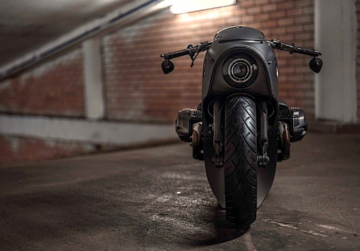 Modifikasi BMW R NineT Lost in Space Robot