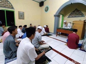 Malam Nisfu SyaBan, Warga Ciamis Gelar Doa Agar Wabah Corona Berakhir
