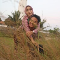 Penjual Bakso Bakar Pak Guyu ini pun mengaku hanya iseng berbagi kisah cintanya di Twitter, dan tak menyangka bisa viral. Tak sedikit dari netizen berkomentar positif dan mendoakan kelancaran hubungan keduanya, namun ada saja netizen yang nyinyir dan iri. Foto: dok. Pribadi