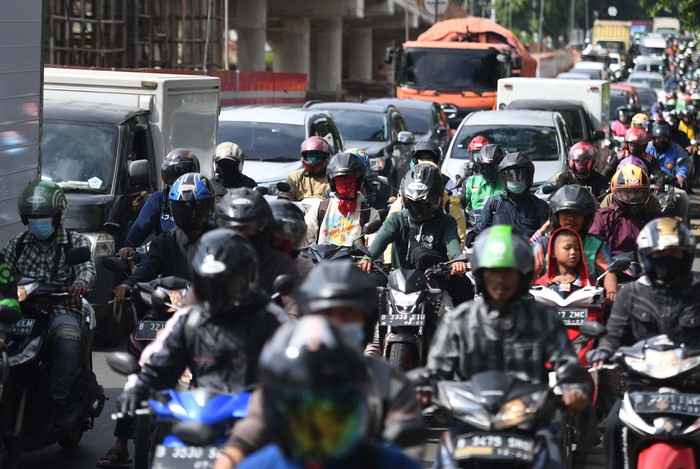 Potret Kemacetan Jakarta Jelang Penerapan PSBB di Ibu Kota Pemprov DKI Jakarta tengah melakukan sosialisasi penerapan aturan Pembatasan Sosial Berskala Besar (PSBB). Jelang penerapan PSBB, kemacetan masih terjadi di Jakarta.