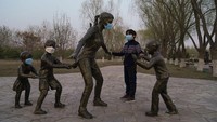 Tak mau ketinggalan, Provinsi Sichuan juga melakukan hal yang sama. Penduduk setempat bisa berkunjung secara gratis ke 112 tempat wisata. Tempat-tempat tersebut bisa diakses gratis mulai 1-30 April. Getty Images/Lintao Zhang.