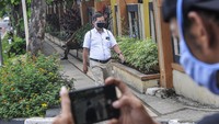 Berdasarkan catatan website resmi Dinas Kesehatan Kota Bekasi, tercatat ada 68 orang yang terinfeksi atau positif COVID-19 di Kota Bekasi, 7 diantaranya meninggal dunia. Sementara itu ada 524 orang dalam pemantauan (ODP) terkait COVID-19 dan 247 pasien dalam pengawasan (PDP). Ada 37 orang dalam pemantauan (ODP) maupun pasien dalam pengawasan (PDP) COVID-19 yang meninggal dunia karena penyakit khusus. Foto: ANTARA FOTO/Fakhri Hermansyah