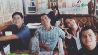 Adegan makan-makan merupakan adegan yang paling disenangi Atalarik Syach saat syuting sinetron. Ia mengatakan, Enaknya kalo ada adegan makan...maken bener hehehe...no diet dah Foto: Instagram @ariksyach