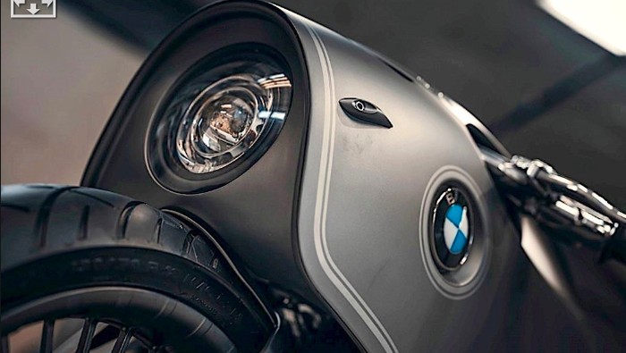 Modifikasi BMW R NineT Lost in Space Robot