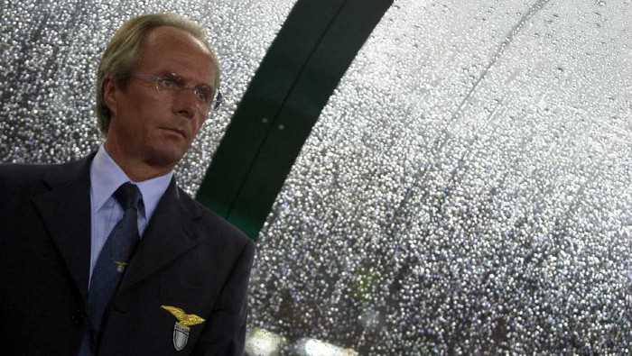 17 Oct 2000:  Lazio manager Sven-Goran Eriksson watches as his team go one-nil up during the match between Lazio and Arsenal in the UEFA Champions League Group B at the Olympic Stadium, Rome, Italy. Mandatory Credit: Clive Brunskill/ALLSPORT
