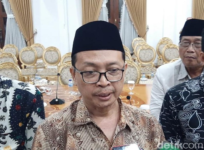 Kasus virus Corona di Jatim terus bertambah. MUI Jatim meminta pemerintah untuk lebih terbuka soal informasi pasien yang positif Corona.