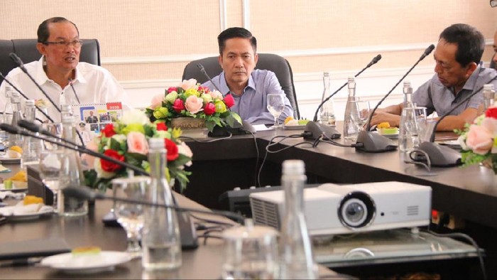 Walikota dan Sekda saat menggelar rapat di Palembang (Raja Adil-detikcom)