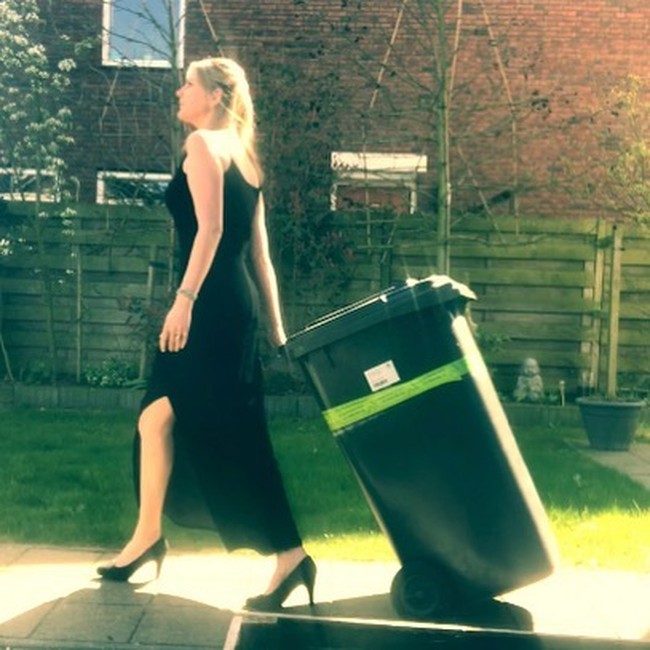 Selain mengeluarkan gaun terbaik hingga pakai high heels, para wanita juga menyempatkan untuk pakai makeup dan menata rambut agar semakin cantik. Foto: instagram suzybecque