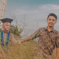 Pada cuitan yang telah disukai 40 ribu lebih itu, pria yang akrab disapa Yayan ini mengucapkan rasa syukurnya bisa dicintai oleh sang pujaan hati. Menurutnya, kebanyakan bidan lain mengejar cinta pria yang berprofesi sebagai polisi dan tentara untuk dinikahi, tapi kekasih Yayan mau menerima cintanya meskipun dirinya tukang bakso bakar. Foto: dok. Pribadi