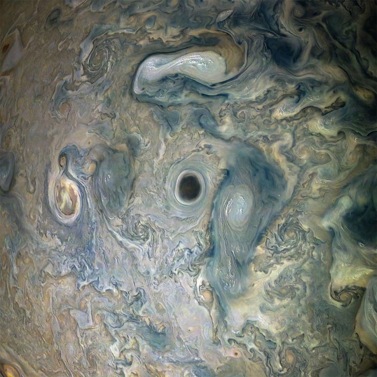 Potret Keindahan Planet Jupiter yang Mempesona Jika Bumi sedang dilanda kekhawatiran akan wabah virus corona, lain halnya dengan planet Jupiter yang baru-baru ini terpantau sangat menawan dan indah.