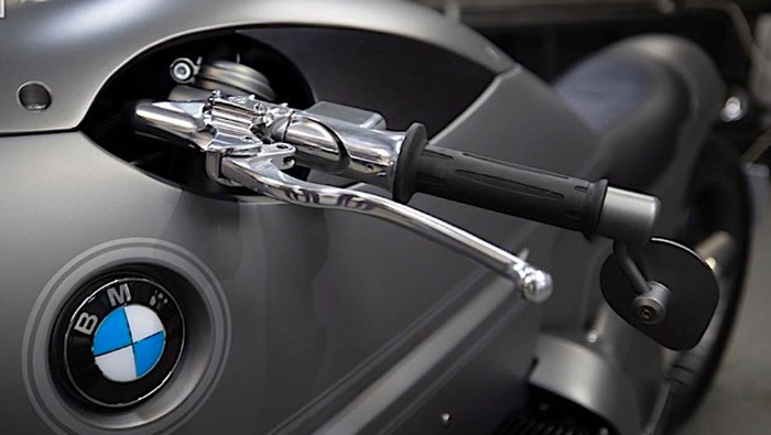 Modifikasi BMW R NineT Lost in Space Robot