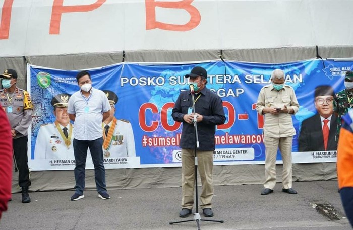 Pemprov Sumsel menerima bantuan APD, test kit hingga sembako. Total nilai bantuan mencapai lebih dari Rp 10 M.