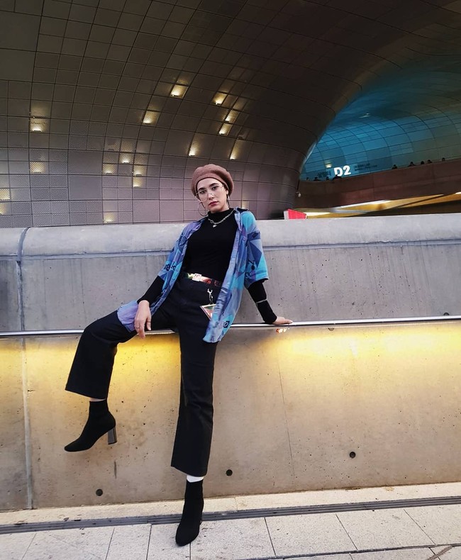 Gayanya yang stylish, membuat Kim Miso kerap mendapatkan tawaran untuk hadir di beberapa peluncuran brand maupun acara fashion terbesar di Korea Selatan. Seperti acara Seoul Fashion Week 2019 lalu.  Foto: instagram @kimmiso1194
