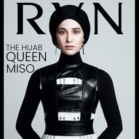 Selain itu, Kim Miso juga pernah mendapatkan kesempatan pertamanya menjadi cover majalah RVN-NYC dan menjadi model cover pertama yang berhijab. Kim berpose dengan tema hitam putih. Foto: instagram @kimmiso1194