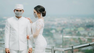 Intip Tren Foto Pernikahan di Tengah Corona, Pakai Masker dan Disinfektan