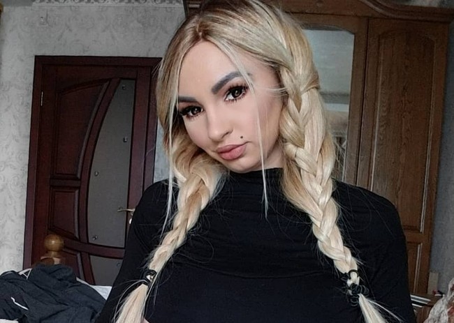 Wanita 33 tahun itu diketahui saat ini tengah single. Iryana yang berasal dari Rusia pernah jadi viral karena mengungkapkan ide ingin isolasi bersama penggemarnya di tengah lockdown. Foto: dok. Instagram