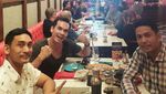 Intip Serunya Momen Kuliner Atalarik Syach Bersama Rekan Artis