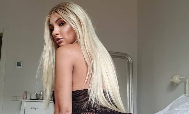 Model Playboy Iryna Ivanova bikin sensasi di Instagramnya. Ia menawarkan penggemarnya untuk isolasi bersama. Wanna isolate with me? LINK IN BIO and you can, begitu tulisnya di Instagram.  Foto: dok. Instagram