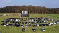 Sejumlah mobil tampak berbaris di salah satu area terbuka yang cukup lapang di dekat Marl, Jerman, Selasa (7/4) waktu setempat.  