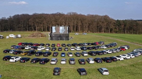Bioskop Drive-In Jadi Hiburan Warga Jerman di Tengah Wabah Corona
