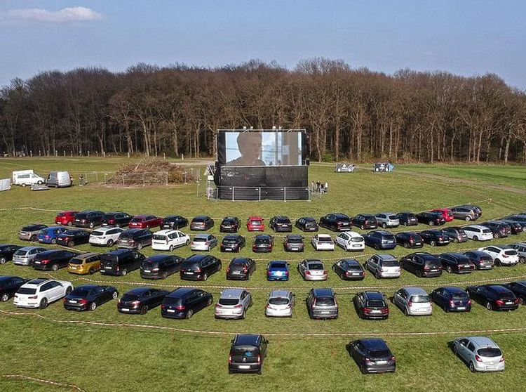 Bioskop Drive-In Jadi Hiburan Warga Jerman di Tengah Wabah Corona