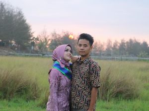 Kemesraan Tukang Bakso Bakar dan Bidan yang Kisah Cintanya Viral, Uwu!