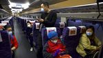 Stasiun-Bandara Wuhan Ramai Penumpang Usai Lockdown Berakhir