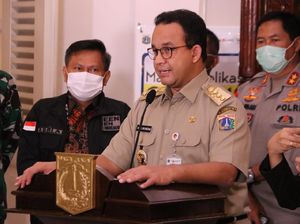 Anies Sebut KRL Padat karena Wilayah Penyangga Jakarta Belum Terapkan PSBB