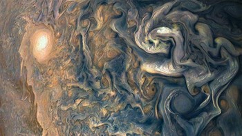 Baru-baru ini Pesawat Antariksa Juno milik NASA menangkap pemandangan yang berubah-ubah dan penuh warna dari planet Jupiter. Istimewa/Dok. Boredpanda.
