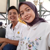 Pengguna Twitter bernama Yan Budi Nugroho asal Purworejo, Jawa Tengah ini jadi viral setelah menceritakan kisah cintanya. Lewat akun Twitter @yanbudi18, ia merupakan penjual bakso bakar menjalin hubungan asmara dengan wanita kelulusan kebidanan. Foto: dok. Pribadi