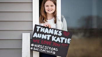  Seorang anak ini juga berterima kasih kepada tantenya yang bekerja sebagai perawat.