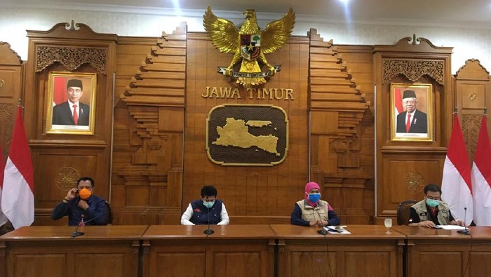 Gubernur Jawa Timur Khofifah jumpa pers di grahadi