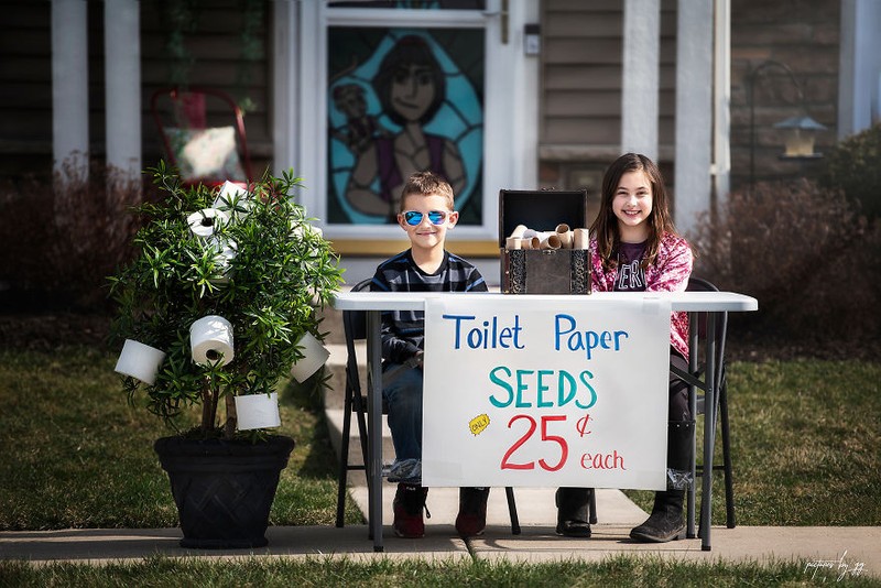Intip pesan anak-anak ini yang sedang berada di rumah saja untuk para warga dunia yang tengah memberantas pandemi virus Corona (COVID-19).