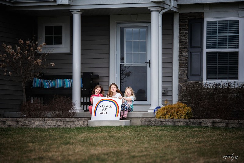 Intip pesan anak-anak ini yang sedang berada di rumah saja untuk para warga dunia yang tengah memberantas pandemi Corona (COVID-19).
