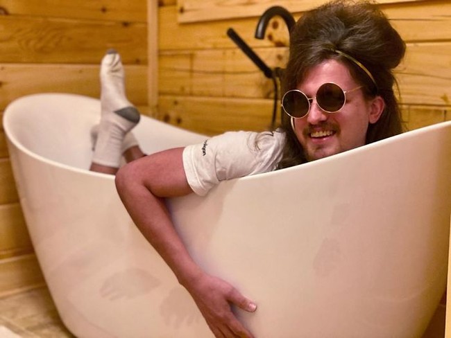 Heidi tidak pernah kehabisan ide untuk menata rambut Geoff. Lihat saja model tatanan rambutnya yang satu ini. Lucu atau seram nih menurutmu? Foto: instagram@Heidi Lee Oley