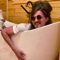 Heidi tidak pernah kehabisan ide untuk menata rambut Geoff. Lihat saja model tatanan rambutnya yang satu ini. Lucu atau seram nih menurutmu? Foto: instagram@Heidi Lee Oley