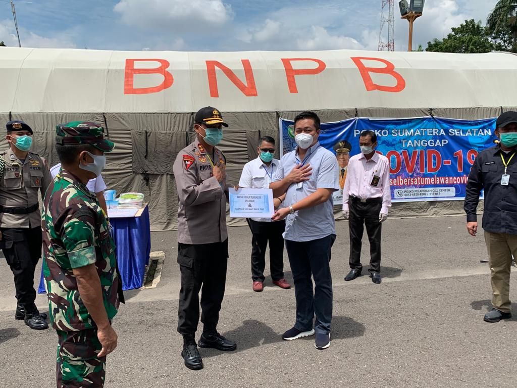 Setiawan Ichlas, pemberi bantuan.