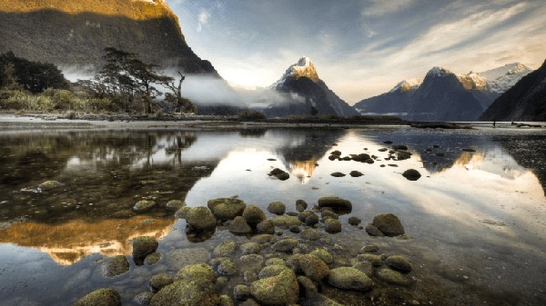 Negeri Kiwi punya Taman Nasional Fiordland di Pulau Selatan yang berkontur curam, terpencil, dan iklim yang rawan. Kawasan Maori tidak dapat dihuni banyak orang meski sudah didatangi orang Eropa sejak dahulu (Foto: CNN)