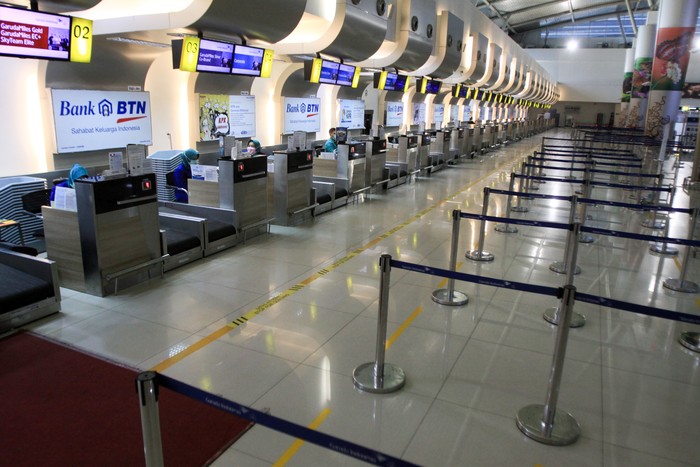 Pemerintah Indonesia melarang WNA masuk dan transit ke wilayah Indonesia. Terminal internasional di sejumlah bandara kini tampak lengang.