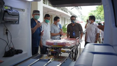 Bantuan Mobil Ambulance untuk Cegah COVID-19