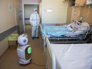 Orang-orang Pada di Rumah, Robot-robot Siap Menggantikan