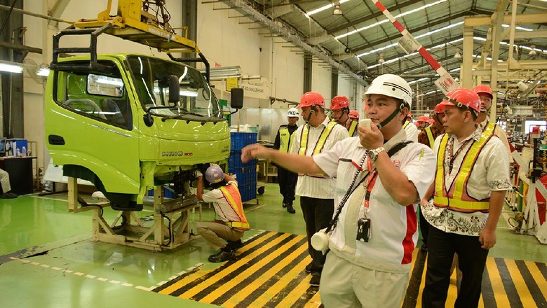 Pabrik Hino Tutup Sementara karena Corona Pabrik Hino Tutup Sementara karena Corona