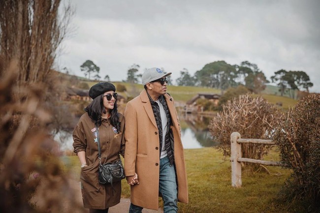 Setelah menikah, kemesraan mereka baru diperlihatkan Mutia Ayu di Instagram. Lucky Me, begitu tulisan model dan bintang FTV itu pada caption foto. Foto: Instagram/@mutia_ayuu, @glennfredly309