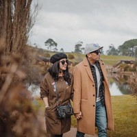 Setelah menikah, kemesraan mereka baru diperlihatkan Mutia Ayu di Instagram. Lucky Me, begitu tulisan model dan bintang FTV itu pada caption foto. Foto: Instagram/@mutia_ayuu, @glennfredly309