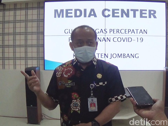 Pemkab Jombang mencatat ada 27.000 Rumah Tangga Miskin (RTM) yang terdampak wabah virus Corona dan belum mendapatkan bantuan dari pemerintah pusat maupun Pemprov Jatim. Dana Rp 14 miliar disiapkan untuk memberikan bantuan sembako pada puluhan ribu RTM tersebut.