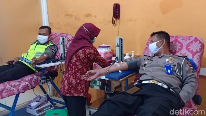 Polisi Pacitan Donor Darah