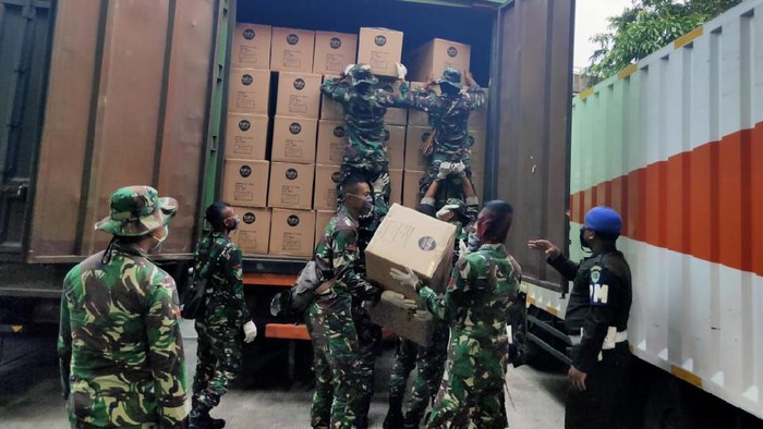 TNI Kawal Distribusi APD